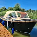 Luxury Houseboat For 2 People, By The Sea Botel