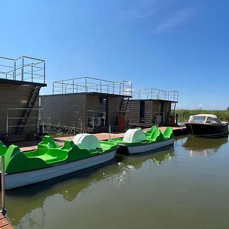 Πλωτό κατάλυμα Luxury Houseboat For 2 People, By The Sea *