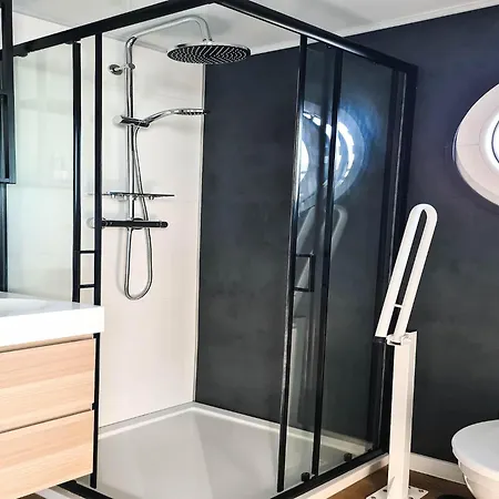 Luxury Houseboat For 2 People, By The Sea Πλωτό κατάλυμα